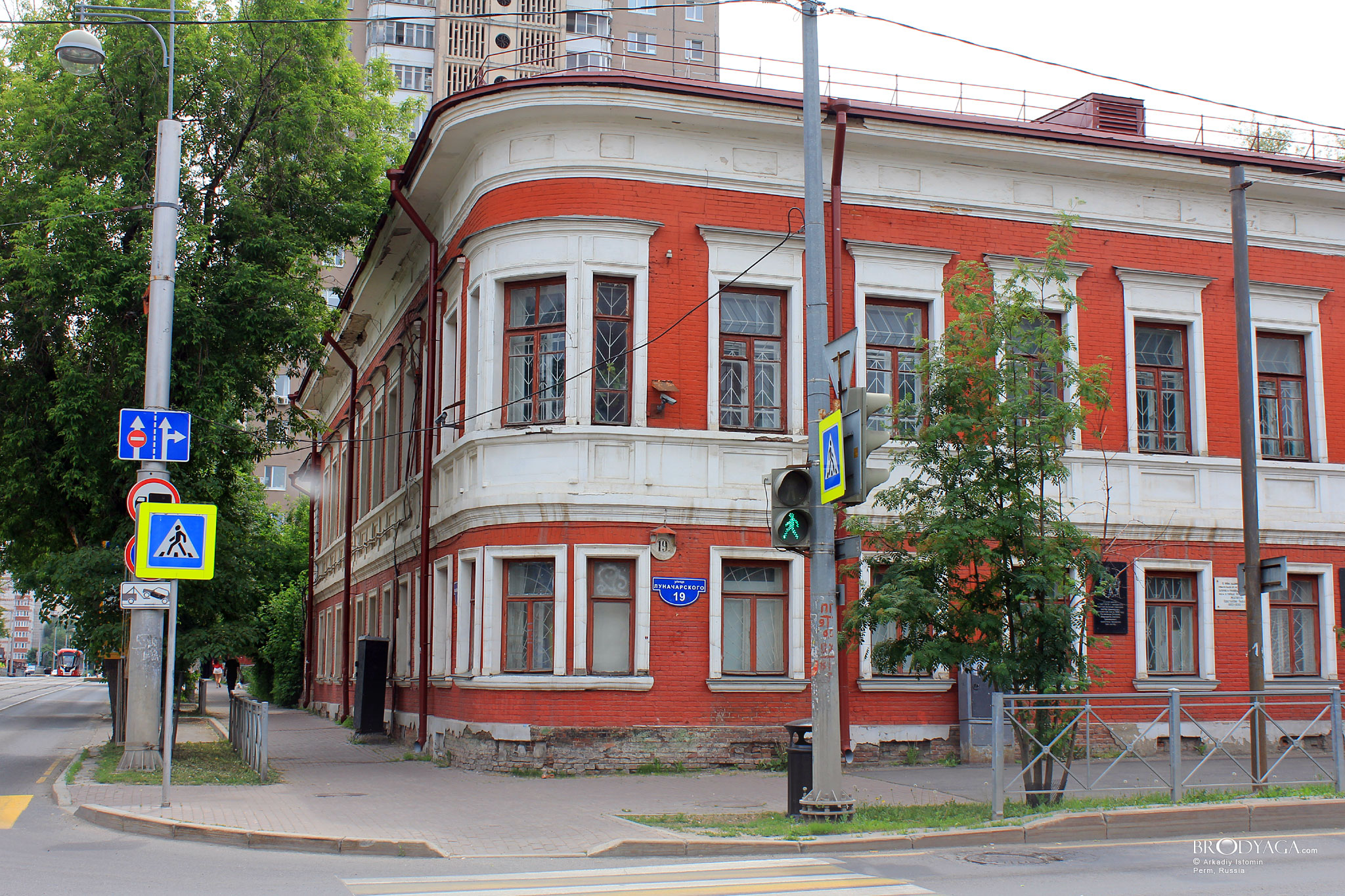 ул. Луначарского, 19, Пермь